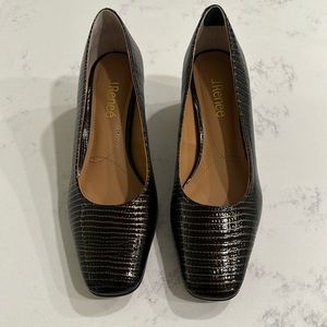 J. Renee 8M Dark Brown shoes with Gold band on bottom of heel.